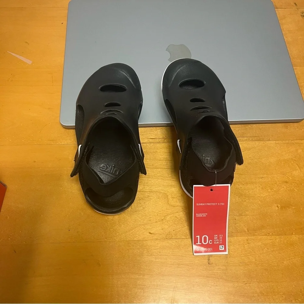 Nike Kids Black and White Sandals